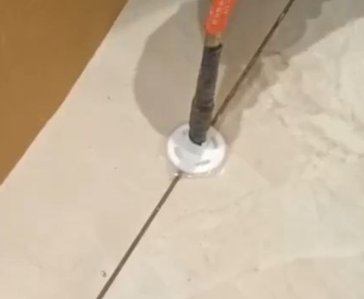 海沧瓷砖空鼓维修公司专业解答瓷砖在铺贴过程中，如果没有涂抹均匀到位的粘结材料（如水泥砂浆或瓷砖胶），可能会导致以下问题